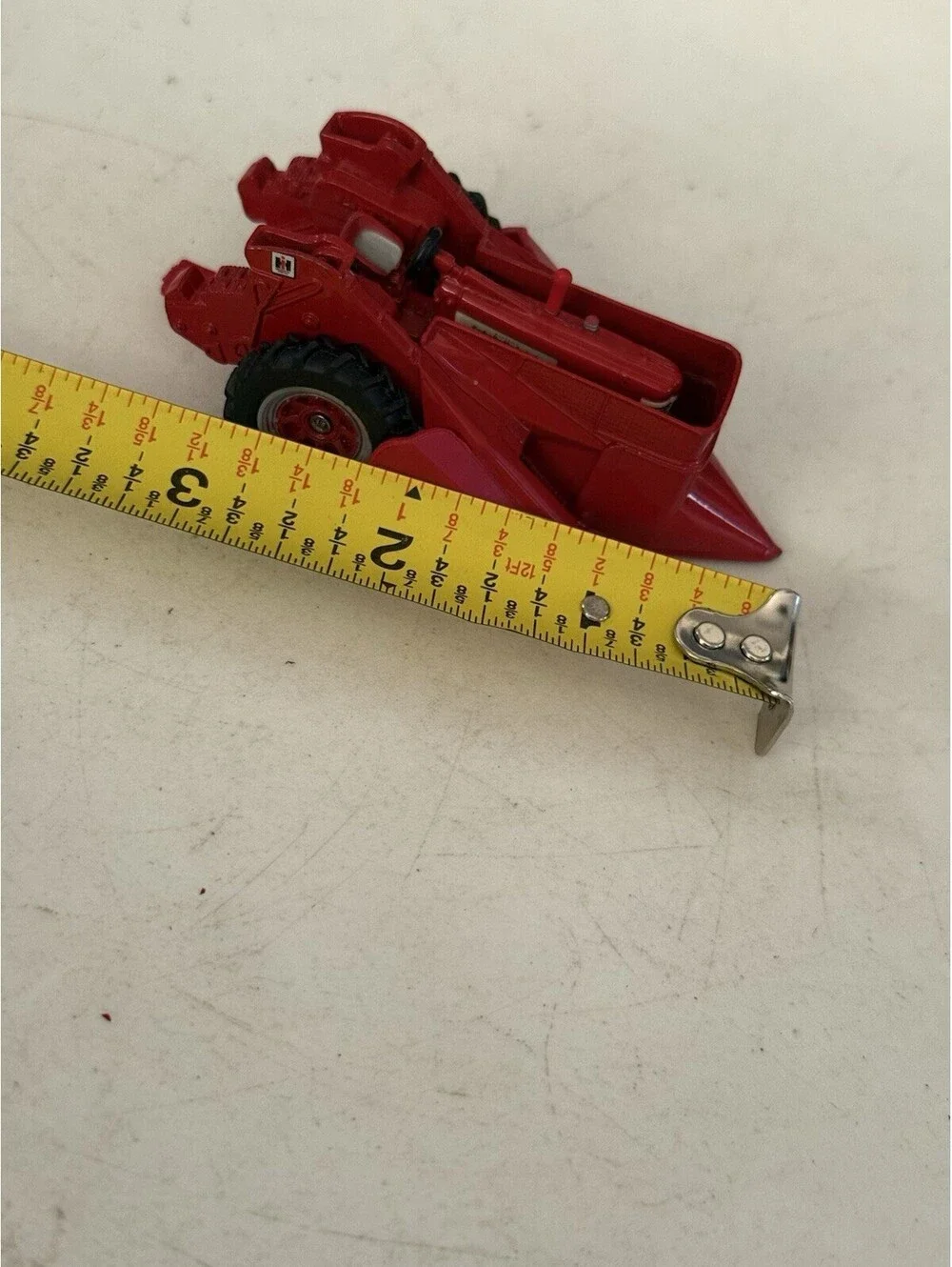 1/64 die-cast metal IH Farmall